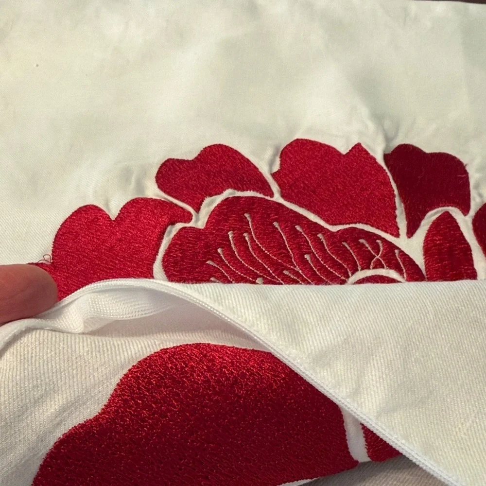 N/A elegant throw